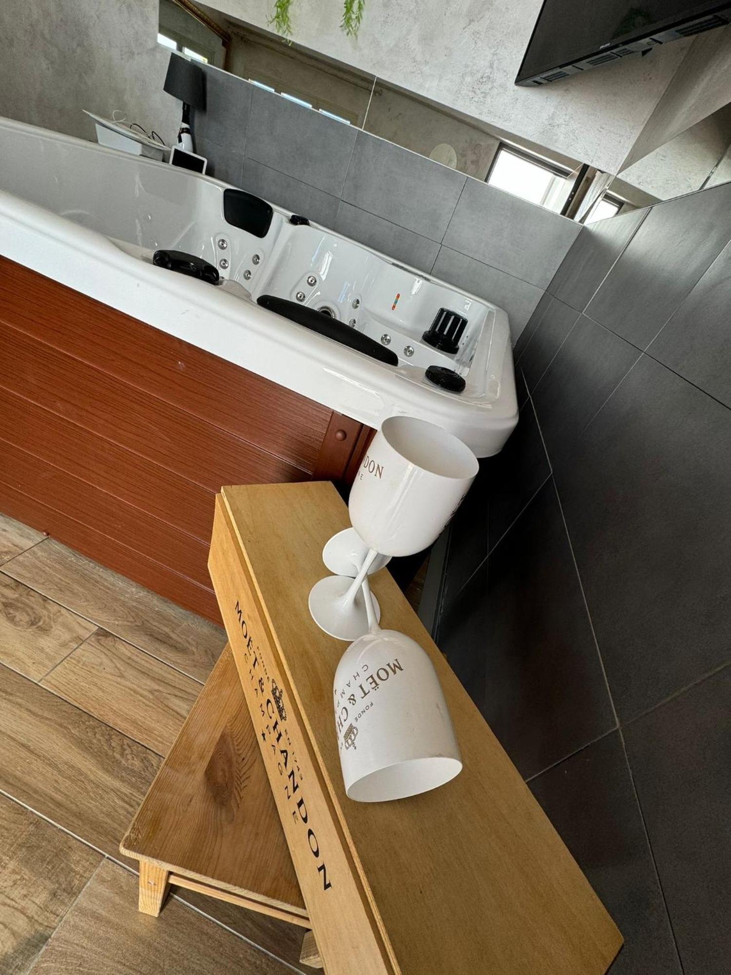 Atena B&B Apartments Platino San Silvestro  Eksteriør bilde